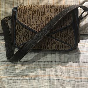 COPY - COPY - 💯Authentic Carolina Herrera.